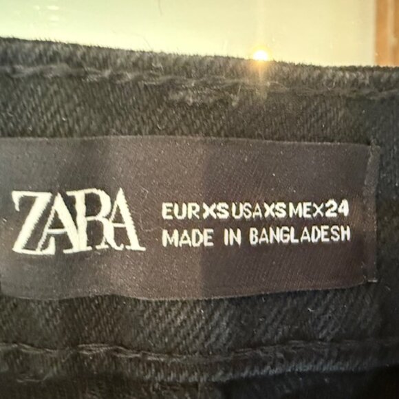 Pre-loved Zara Black Denim Raw Hem Mini Skirt - Size 24 - Picture 4 of 6
